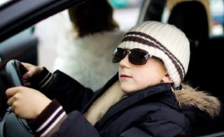 Подросток угнал автомобиль и оставил его в лесу